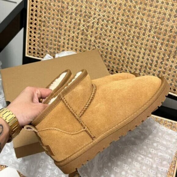 New Ugg Womens mini Snow boots - Picture 4 of 6